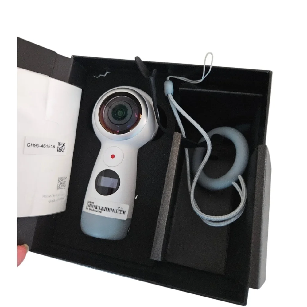 NWOT Samsung Gearc 360 Camera with Strap